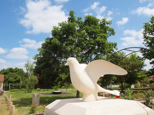 petit-palais-monument-colombe-P1016860-531x398